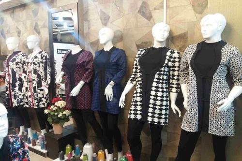 بانوان چاره ای جز خرید مانتوهای مغازه داران ندارند