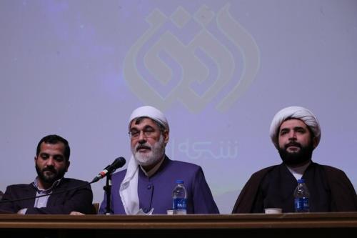 جمهوری اسلامی ایران پرچم اسلام و قرآن را بالا برد