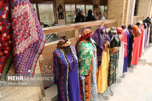 برگزاری جشنواره فردخت با تأکید بر پوشاک خانواده لباس نماد اقتدار ملی