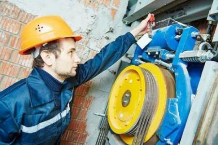 ویژگی های آسانسور كارگاهی